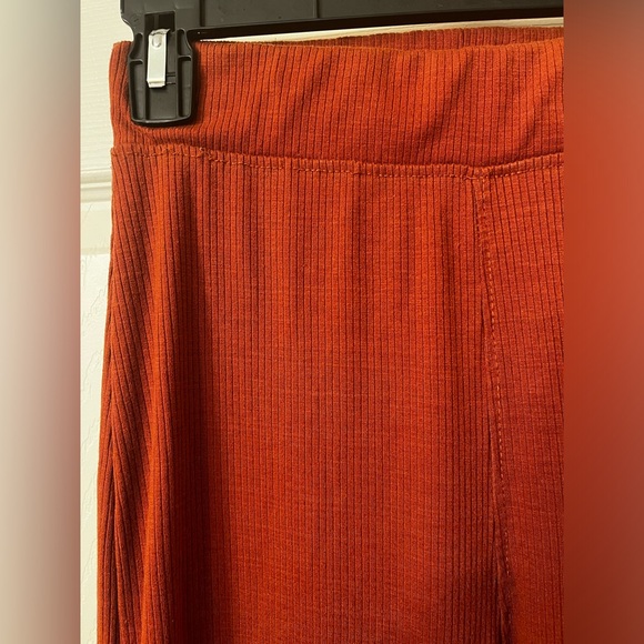 Women’s Like New Nasty Gal Ribbed Flare Trouser in Rust - Picture 5 of 6
